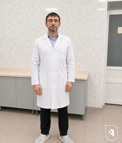 Врачи Саратовского медуниверситета удалили камень из желчного протока у ребенка без единого разреза