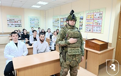 Студент СГМУ провел мастер-класс по экипировке военного медика